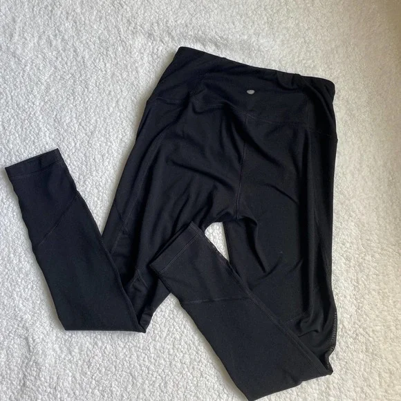 Yogalicious Leggings with Mesh Design - Picture 4 of 6